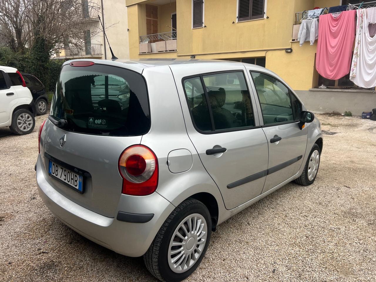 Renault Modus 1.2 16V Saint Tropez