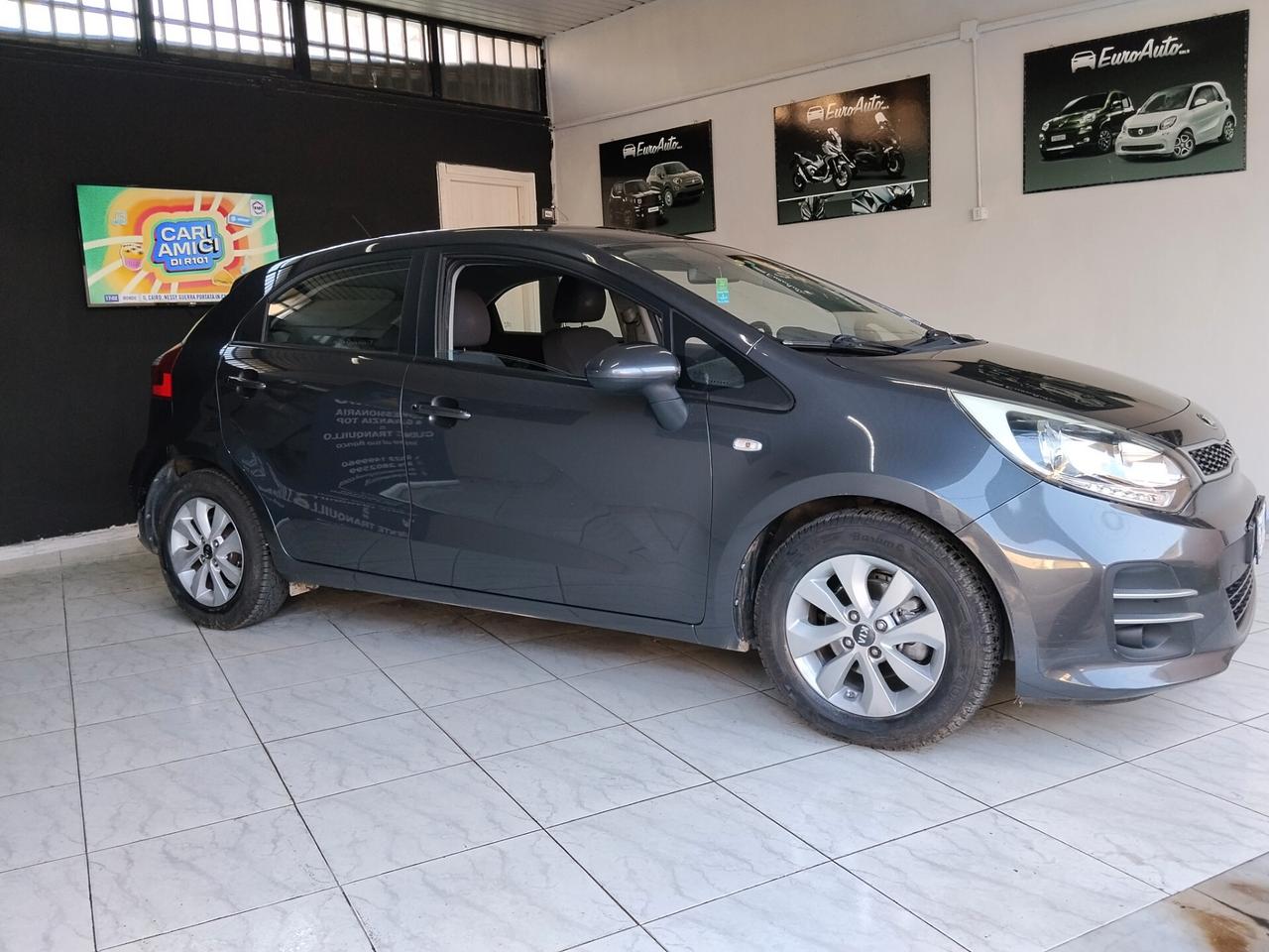 Kia Rio 1.1 diesel 2015 CON GARANZIA