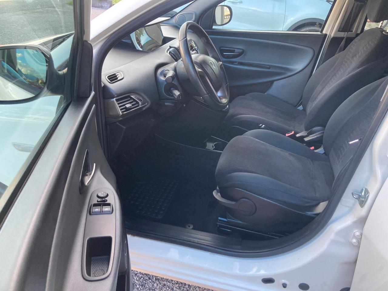 Lancia Ypsilon 1.2 69 CV 5 porte S&S Silver