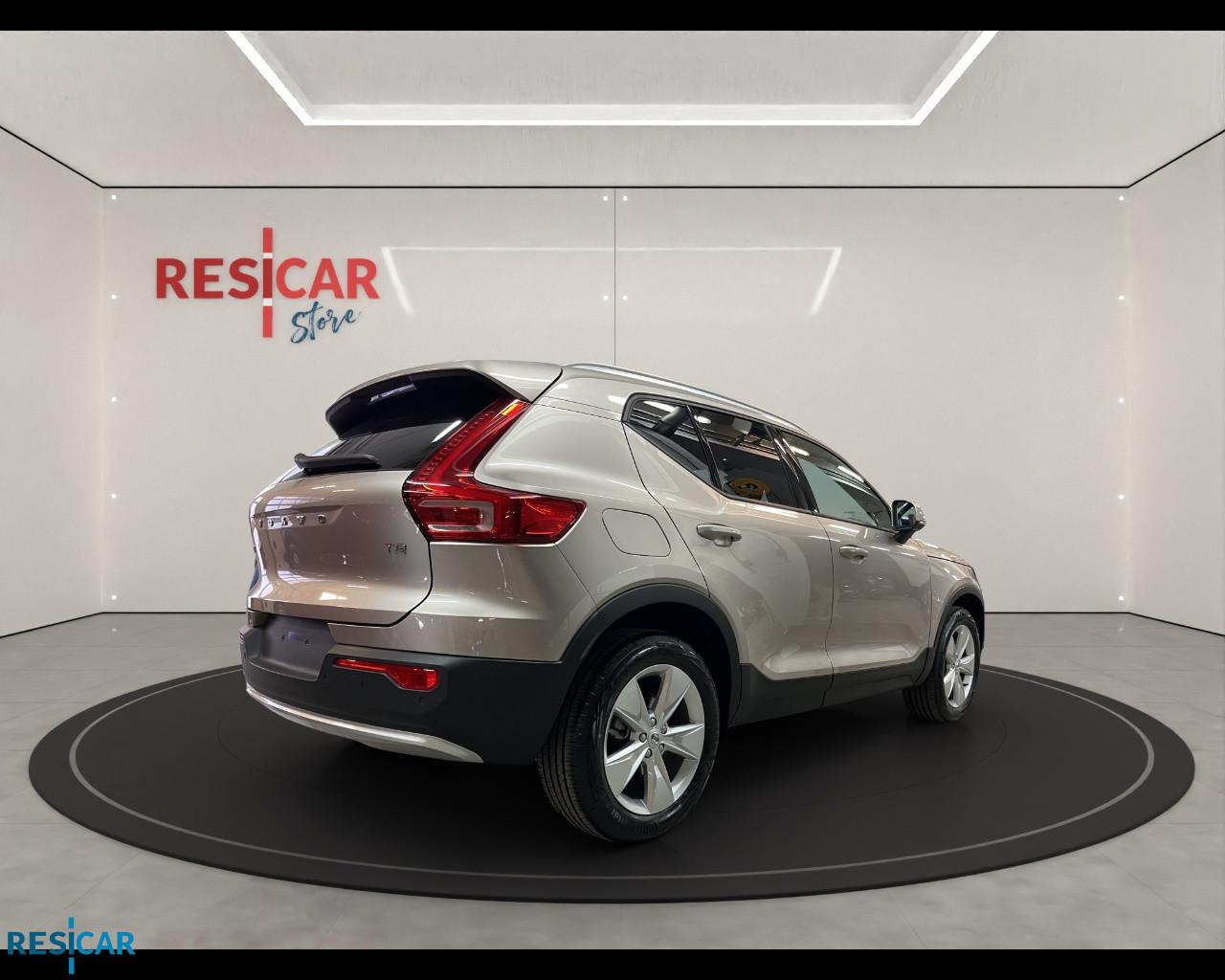 VOLVO XC40 MOMENTUM PRO T2 AUT