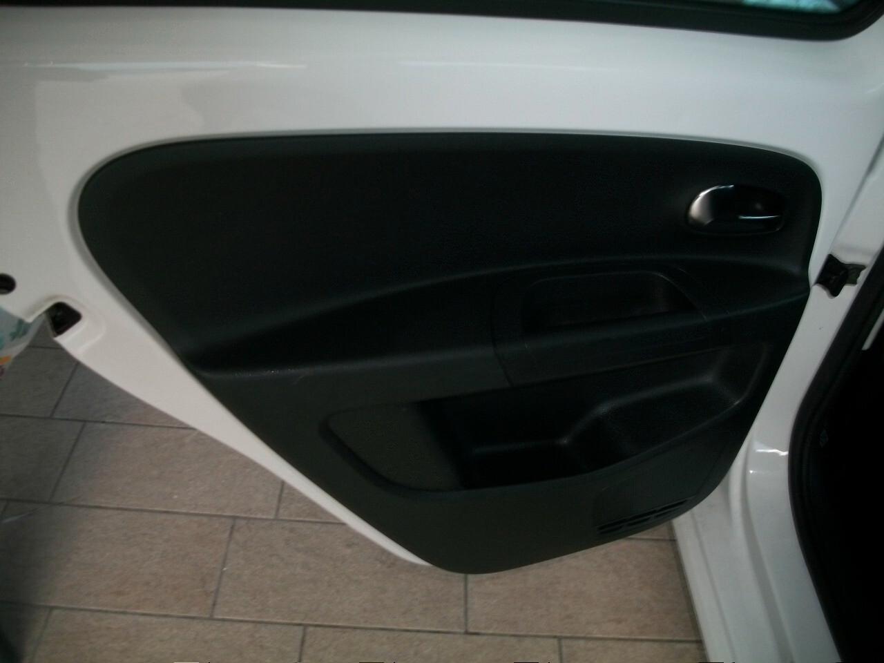 Volkswagen up! 1.0 5p. move ASG CC999 KW 44 HP 60 EURO 05 BENZINA GARANZIA UN ANNO N 08 GOMME E CERCHI E COPRI CERCHI ESTIVE E QUATRO QUATRO STAGIONI 95/100 SI NEOPATENTATI