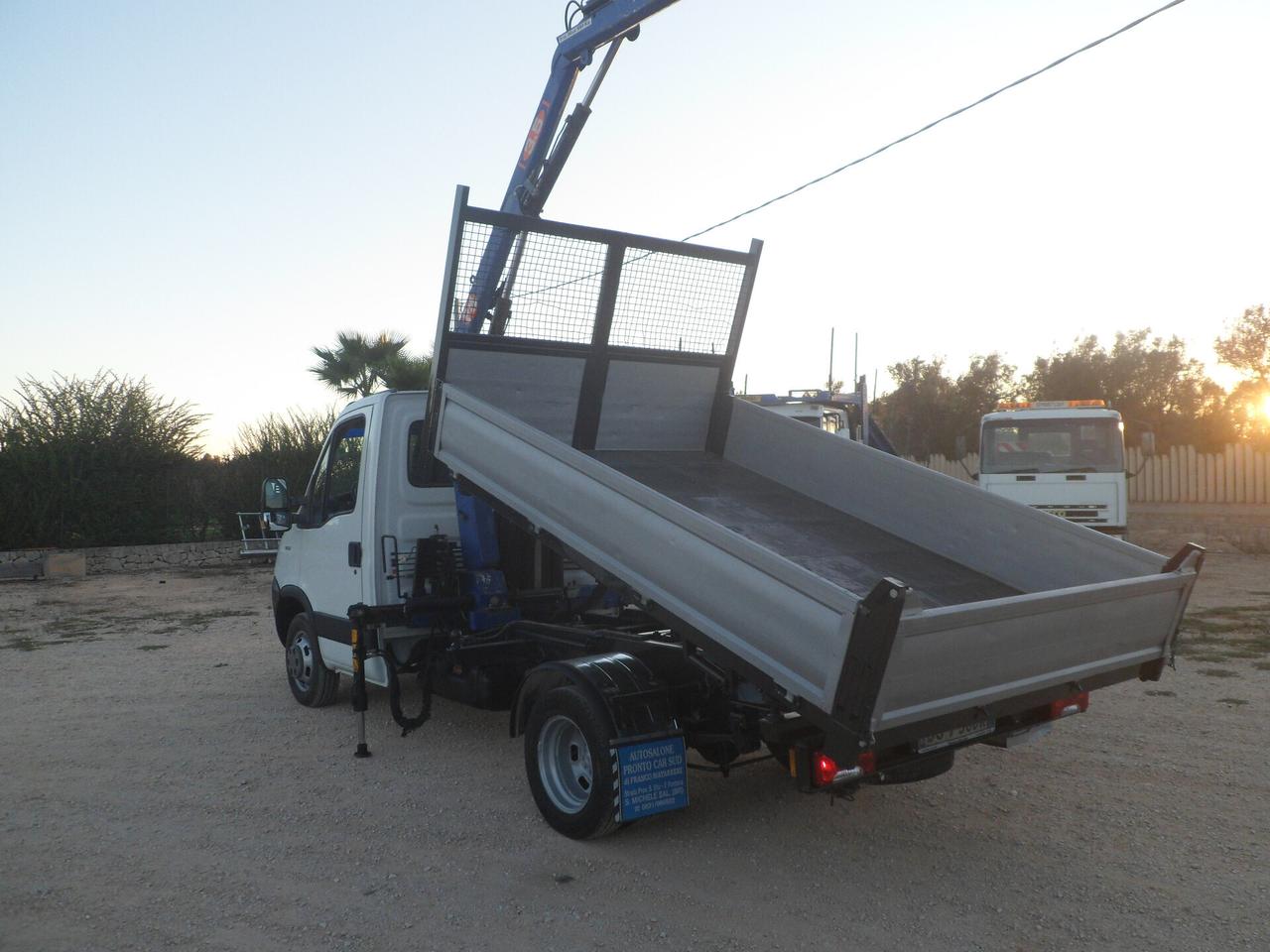 Iveco Daily 35c15 ribaltabile con gru