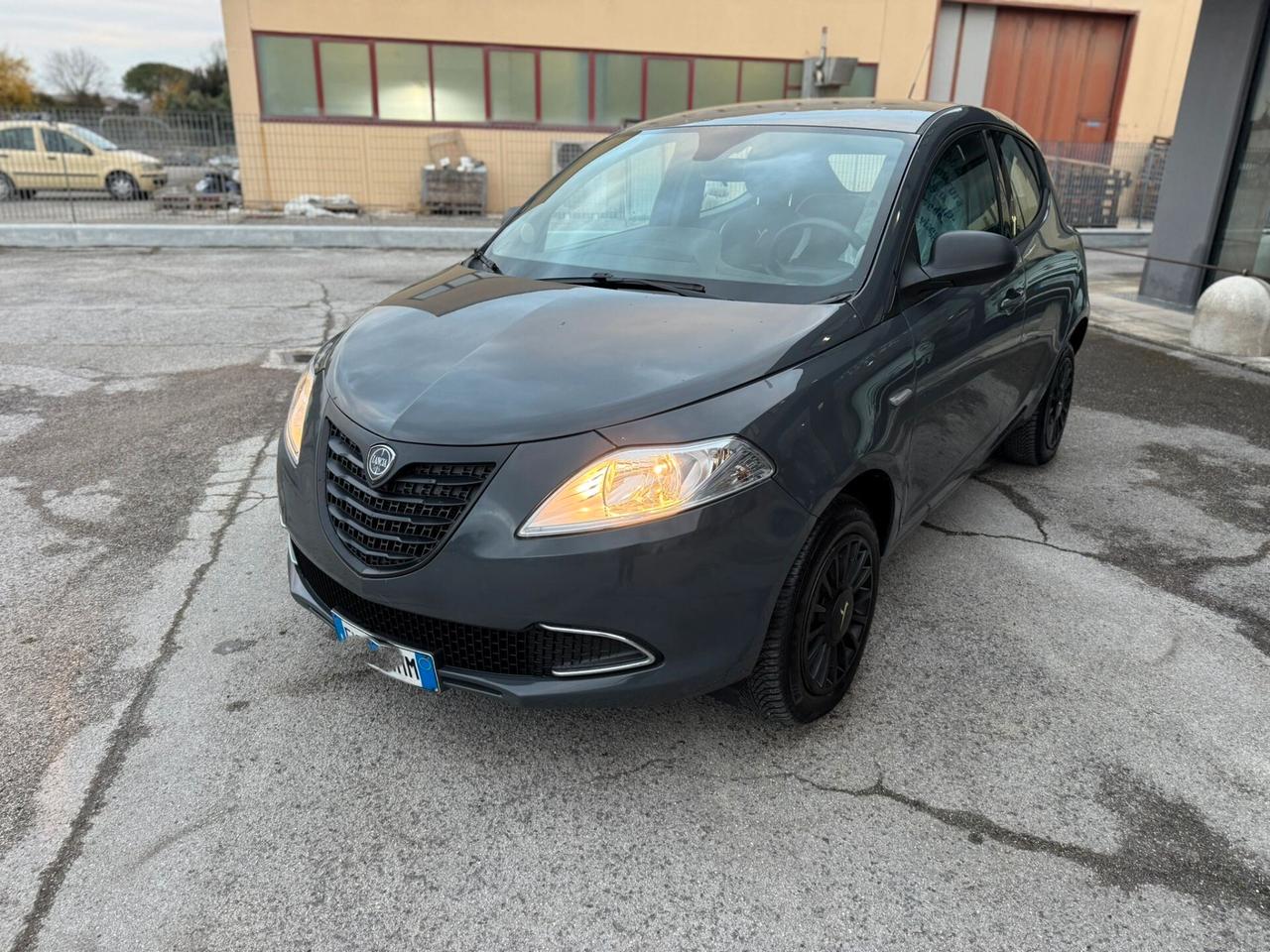LANCIA YPSILON 0.9 METANO 2015 12 MESI DI GARANZIA