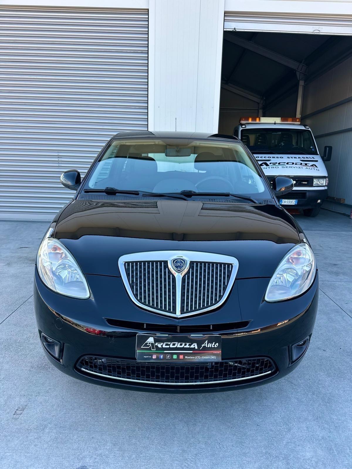 Lancia Ypsilon 1.3 MJT 75 CV Unyca