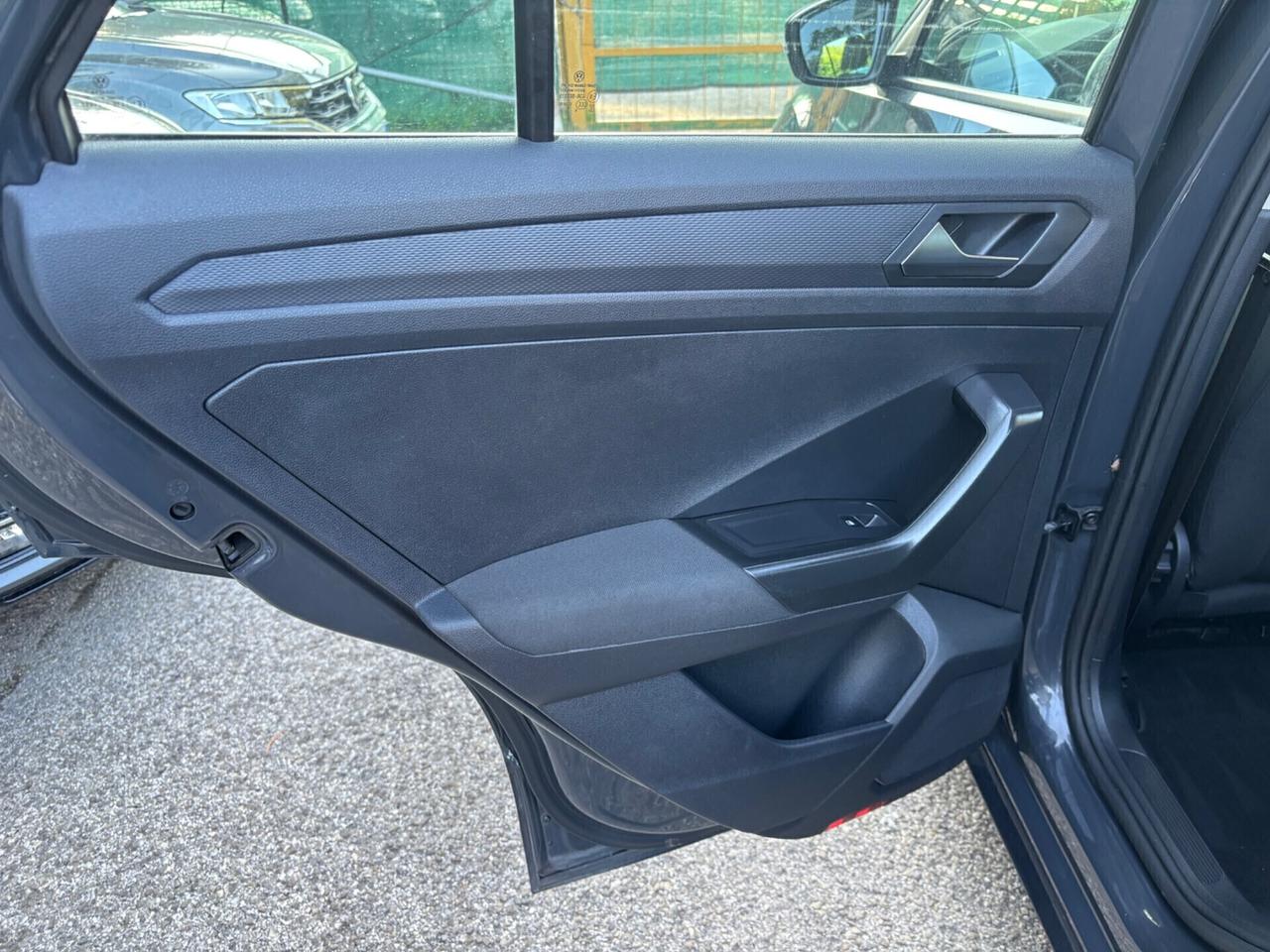 Volkswagen T-Roc 1.6 TDI Business