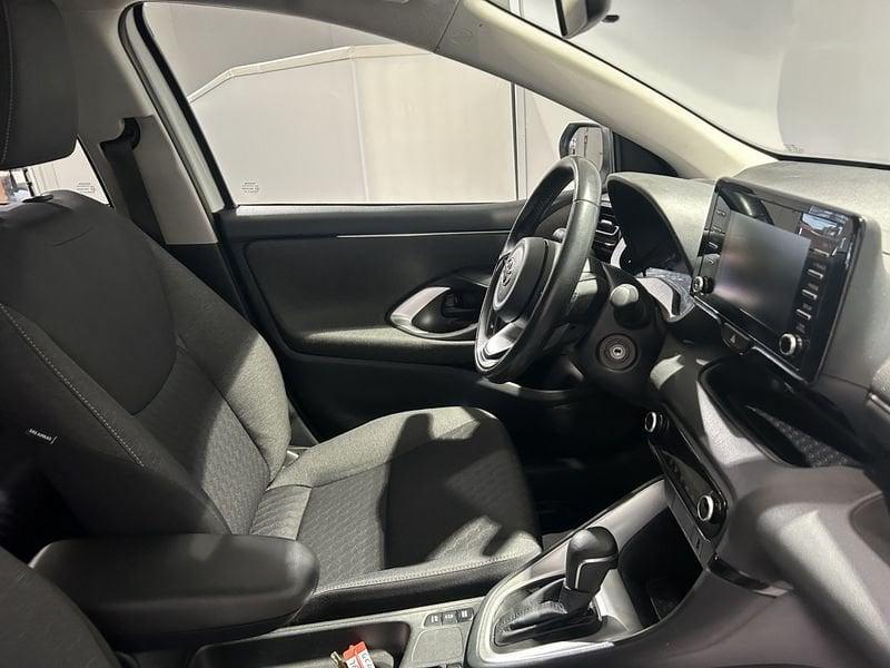 Toyota Yaris 1.5 Hybrid 5 porte Active + CERCHI IN LEGA AREA C FREE