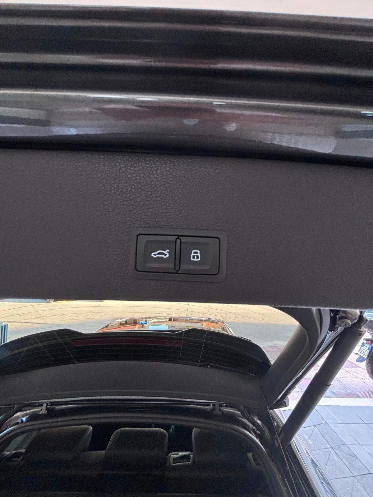 Audi Q2 35 TDI quattro S tronic Identity Black