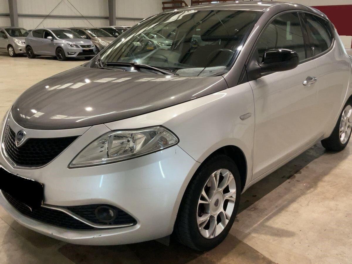 Lancia Ypsilon Platinum cambio automatico GPL