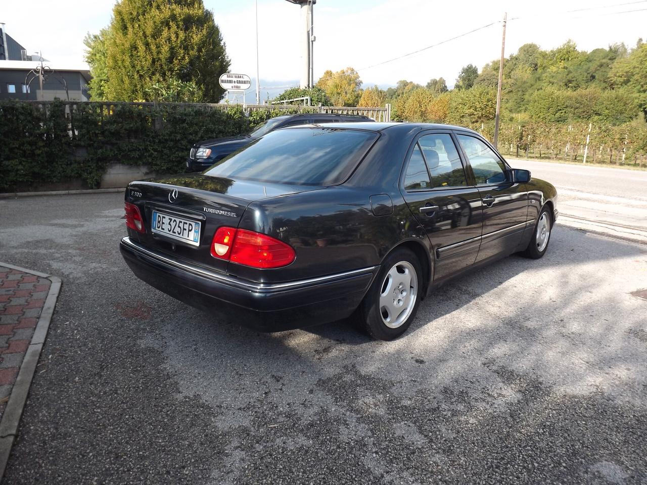 Mercedes-benz E 300 turbodiesel cat Avantgarde ASI