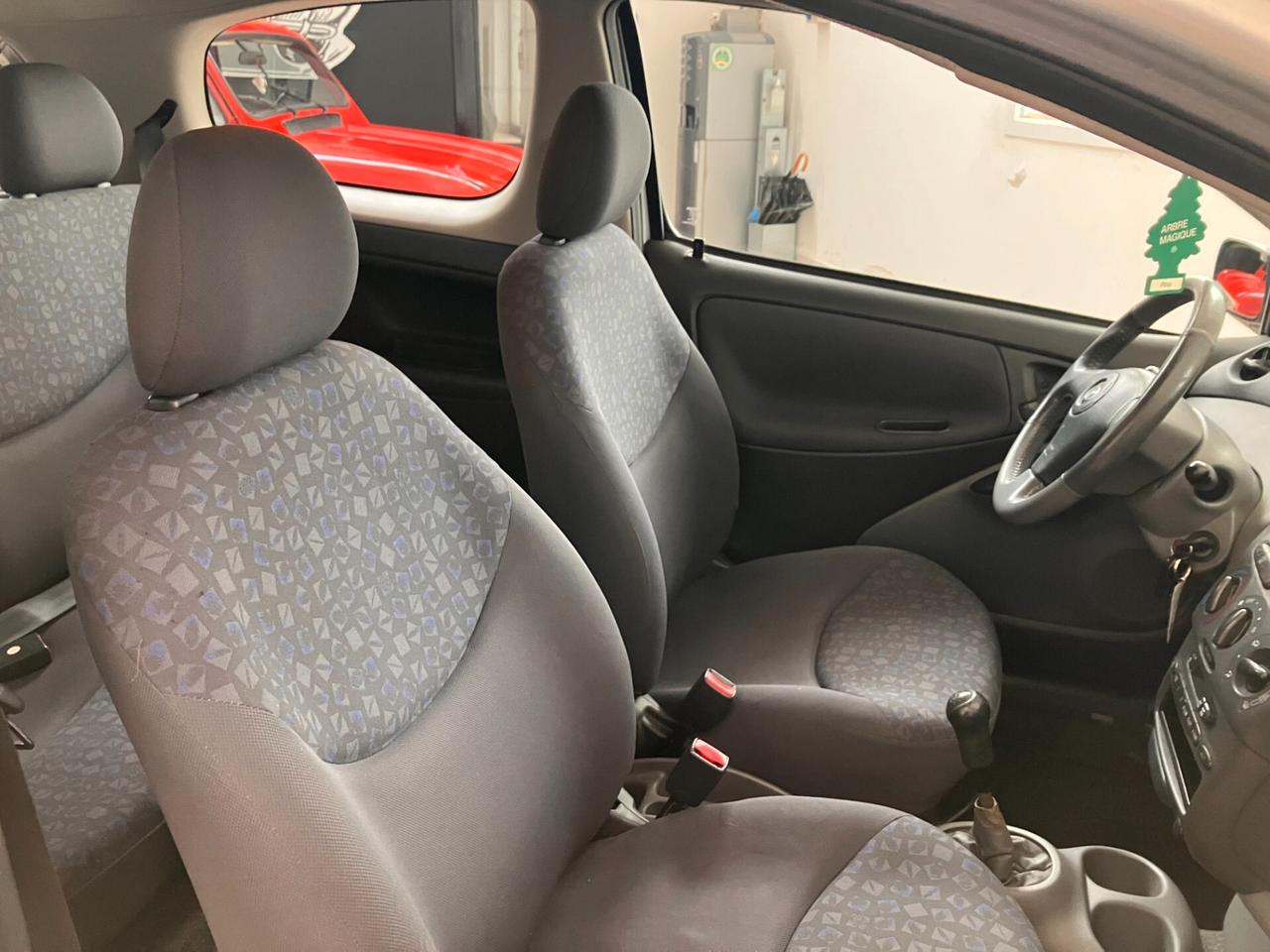 Toyota Yaris 1.3i 16V NEOPATENTATI