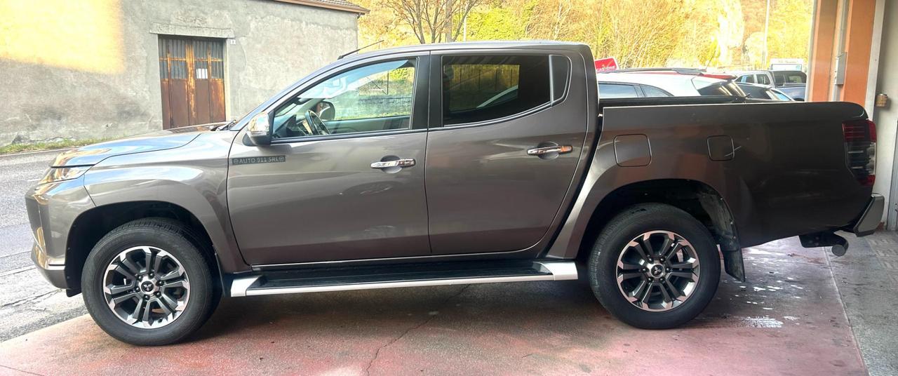 Mitsubishi L200 Double Cab L200 d.cab 2.3d Intense 4wd 150cv