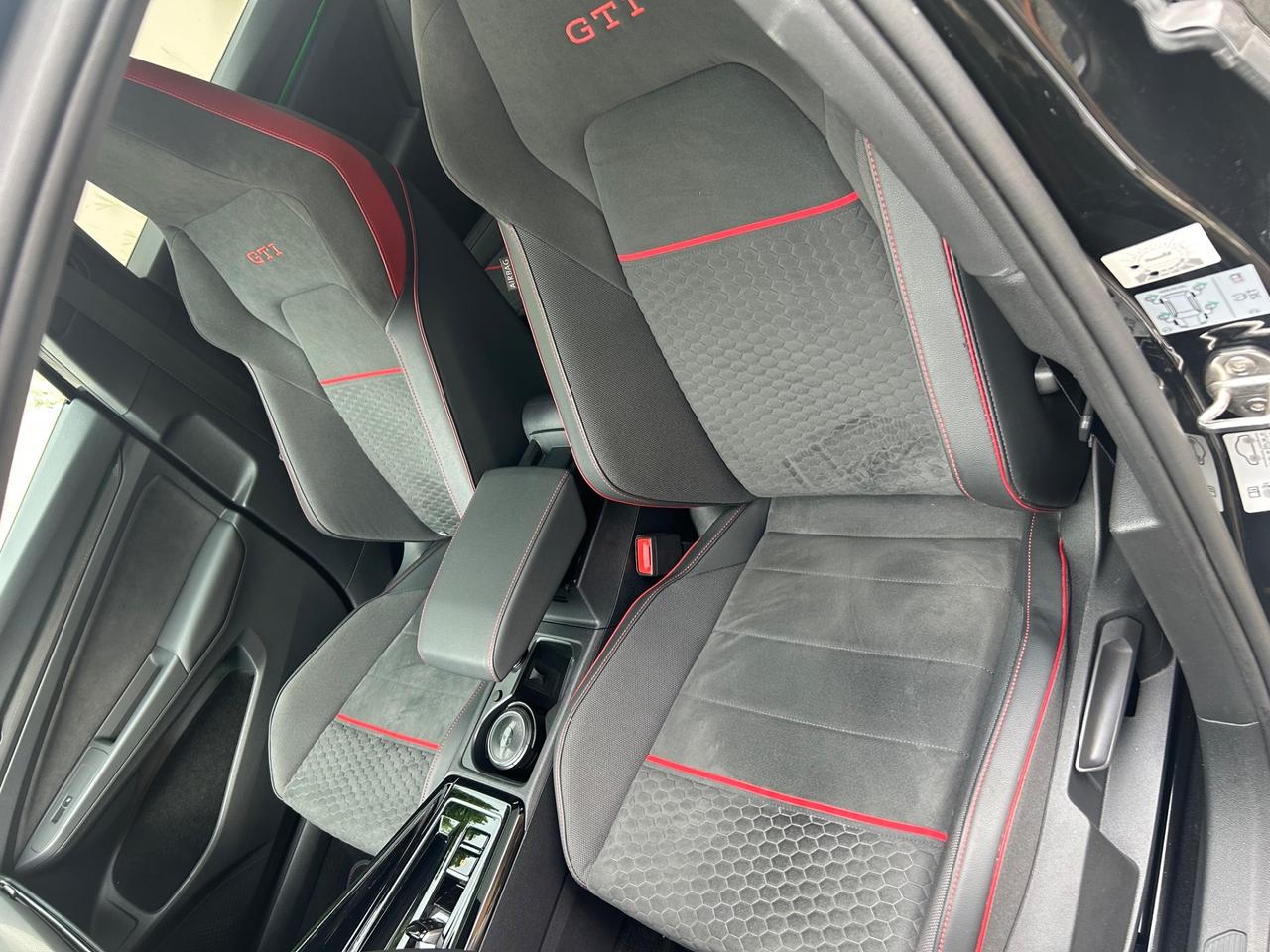 Volkswagen Golf GTI 2.0 TSI DSG