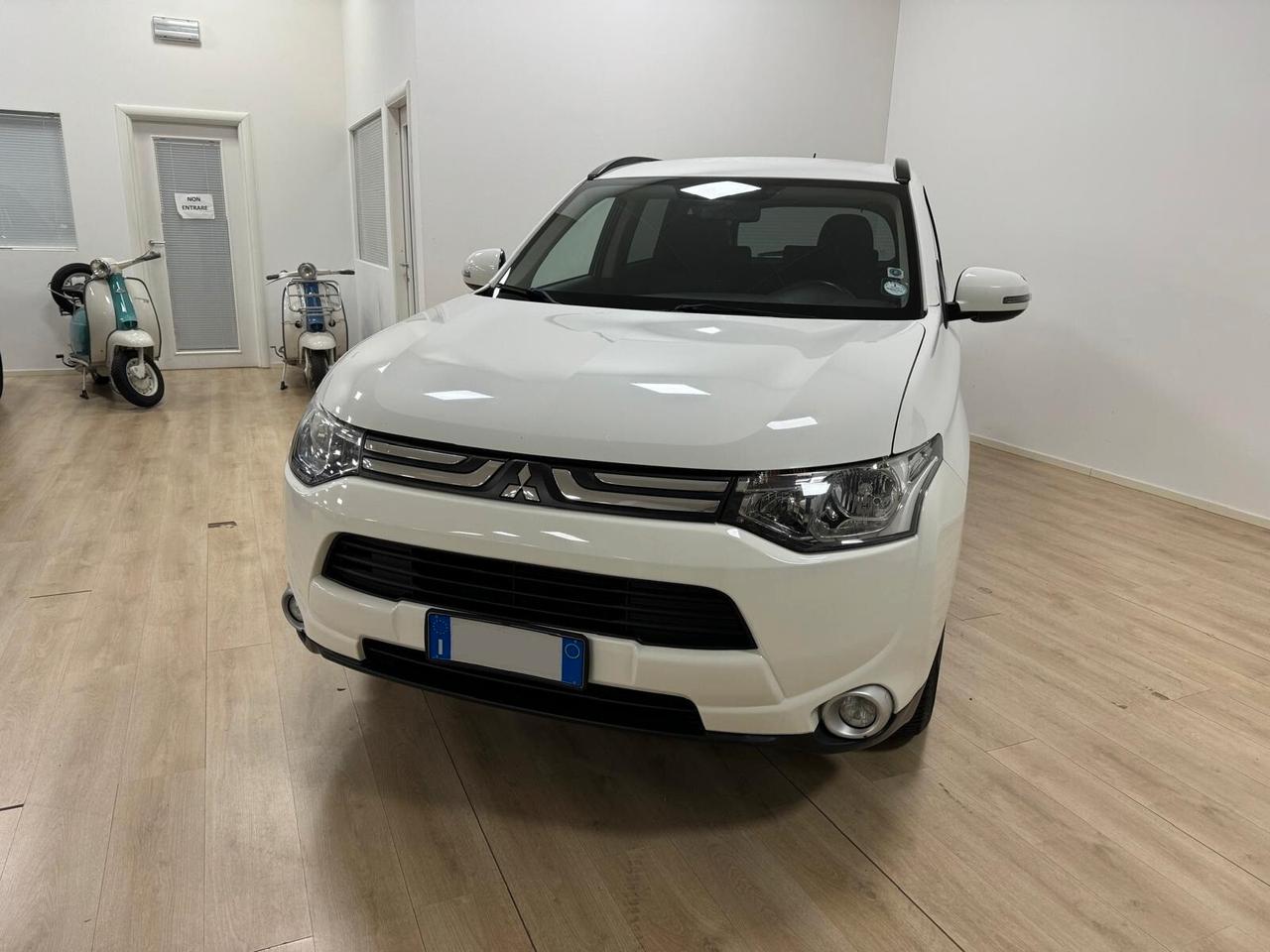 Mitsubishi Outlander 2.2 DI-D 4WD Intense