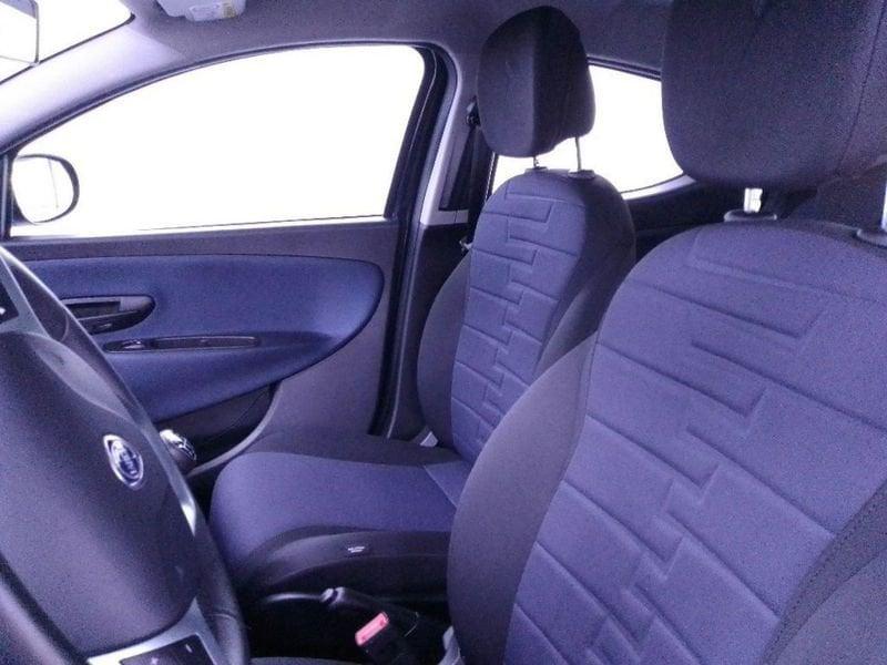 Lancia Ypsilon 1.0 firefly hybrid Platino s&s 70cv