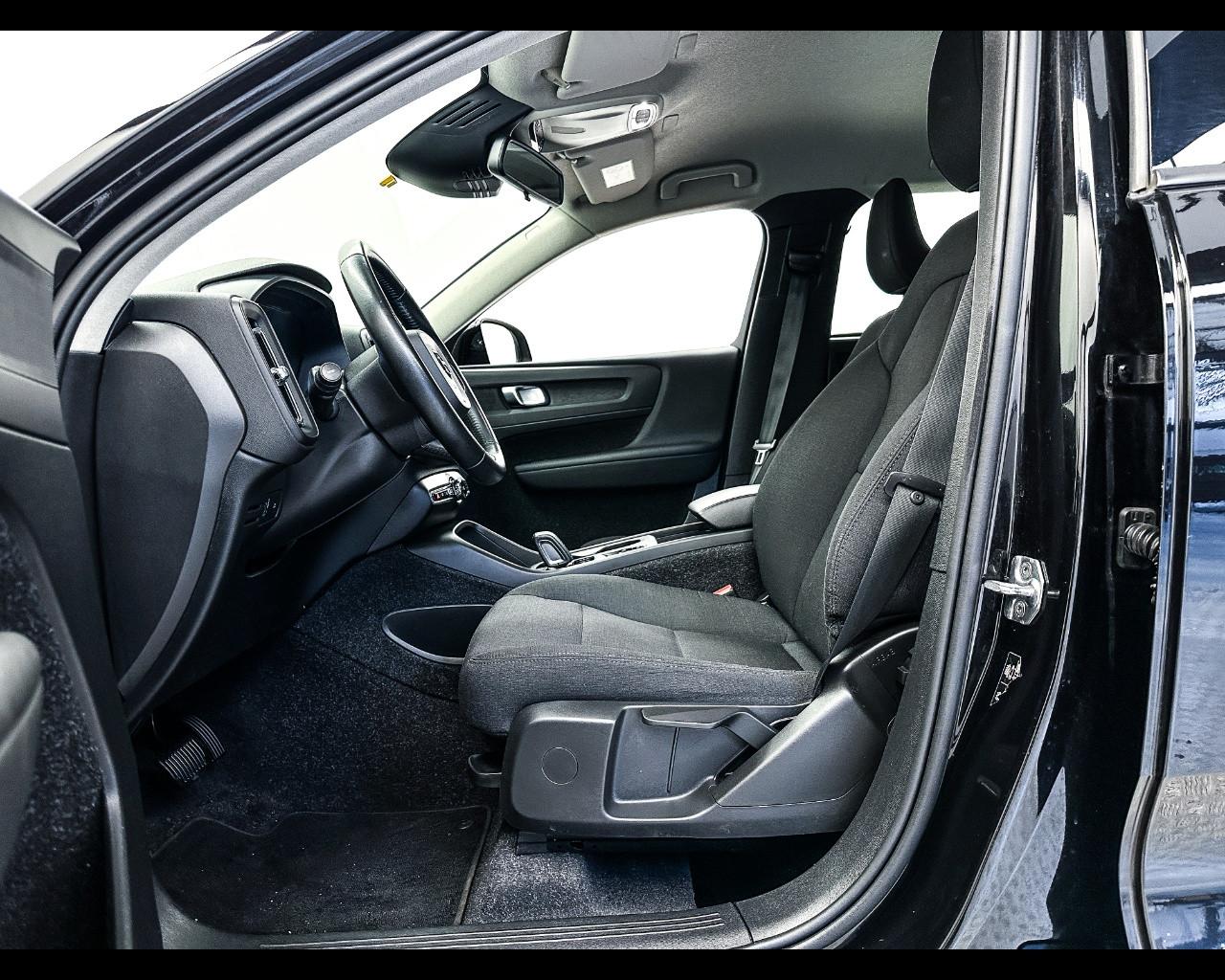 VOLVO XC40 (2017-->) - XC40 D3 Geartronic Momentum Core
