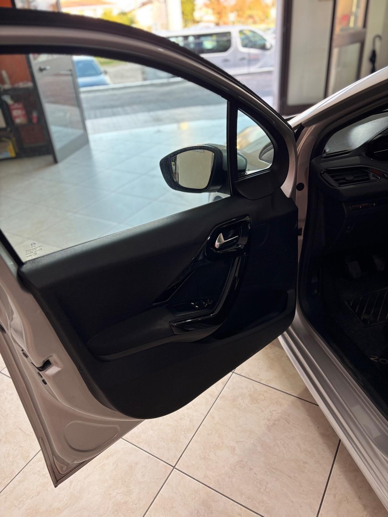 Peugeot 208 1.4 HDi 68 CV 5 porte Allure