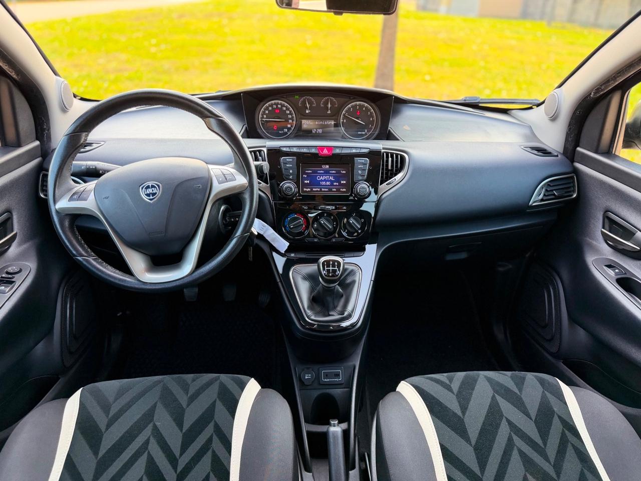Lancia Ypsilon 1.2 69 CV 5 porte Platinum
