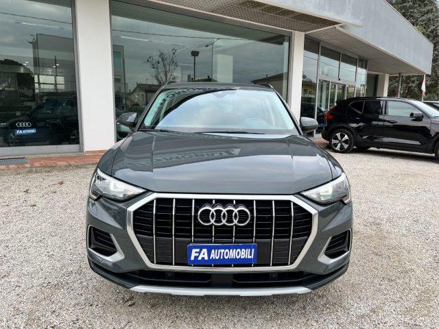 AUDI Q3 35 TFSI Business Advanced
