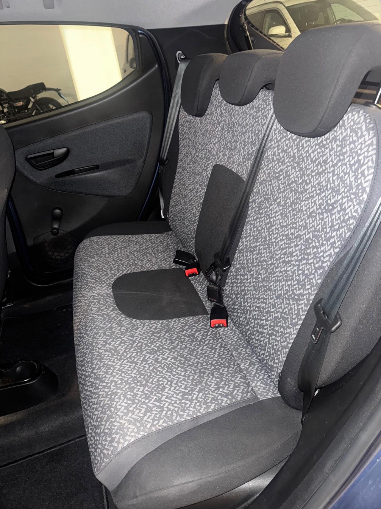 Lancia Ypsilon 1.0 FireFly 5 porte S&S Hybrid Silver