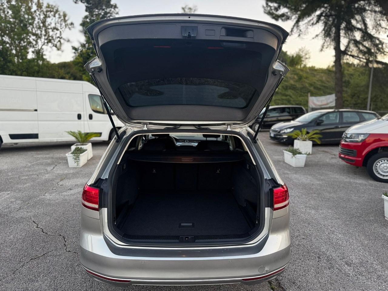 VOLKSWAGEN Passat Variant 2.0 TDI DSG Highline BMT