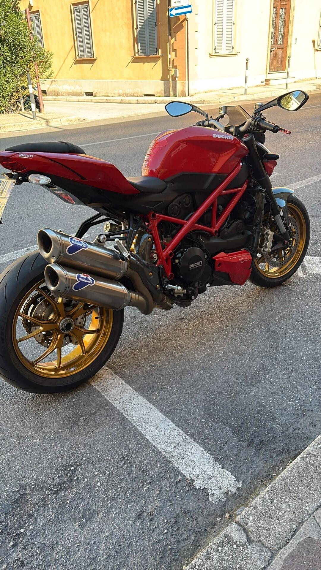 DUCATI STREETFIGHTER 848 ROSSO 10/2012