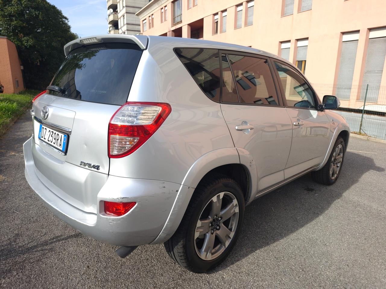Toyota RAV4 4x4 automatico 2.2 D-Cat A/T 150 CV Luxury