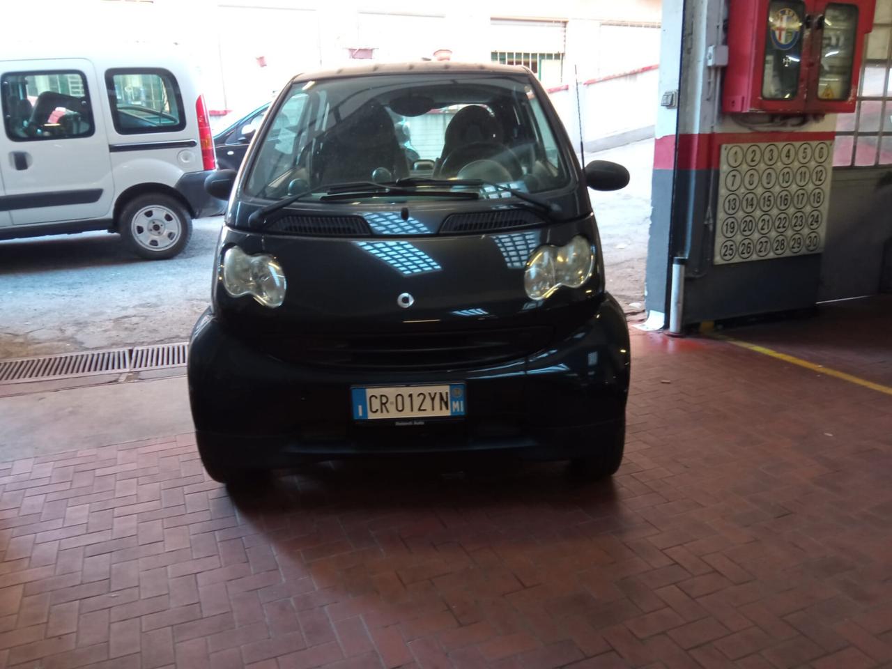 Smart ForTwo 700 coupé pure 61CV