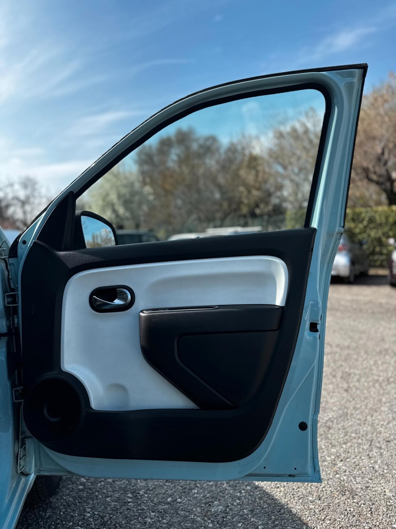 Renault Twingo 1.0 52kW Benz 5p *59.000 km*