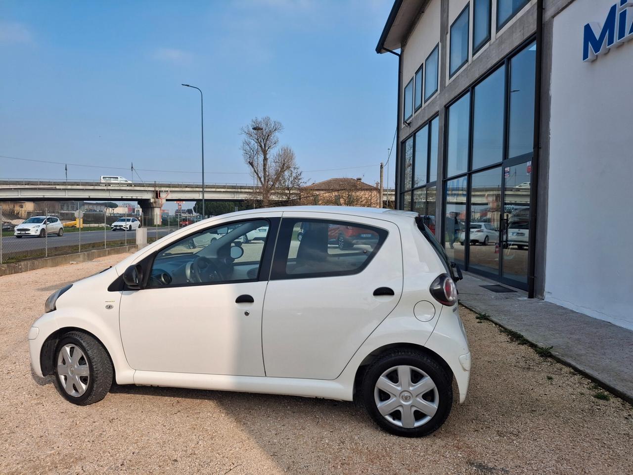 Toyota Aygo 1.0 12V VVT-i 5 porte Now Connect