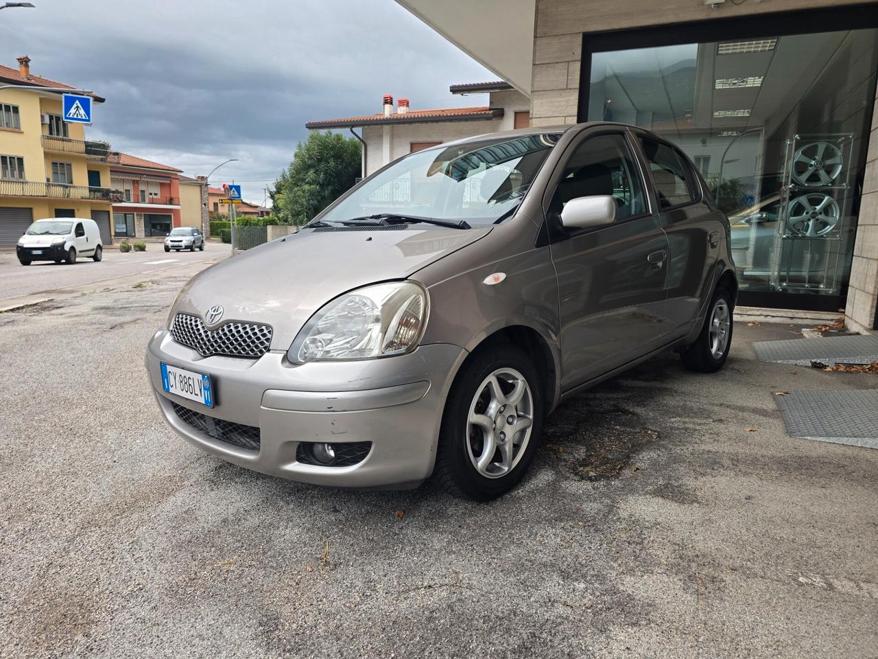 Toyota Yaris 1.0i 16V cat 5 porte Expo