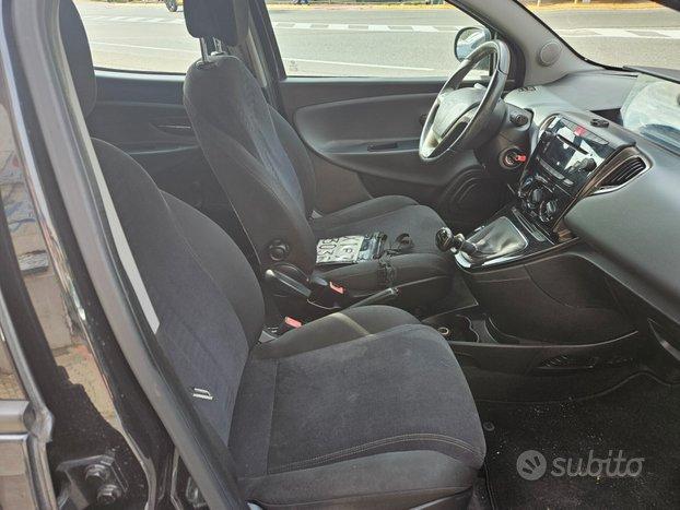 Lancia Ypsilon 1.2 69 CV 5 porte Gold