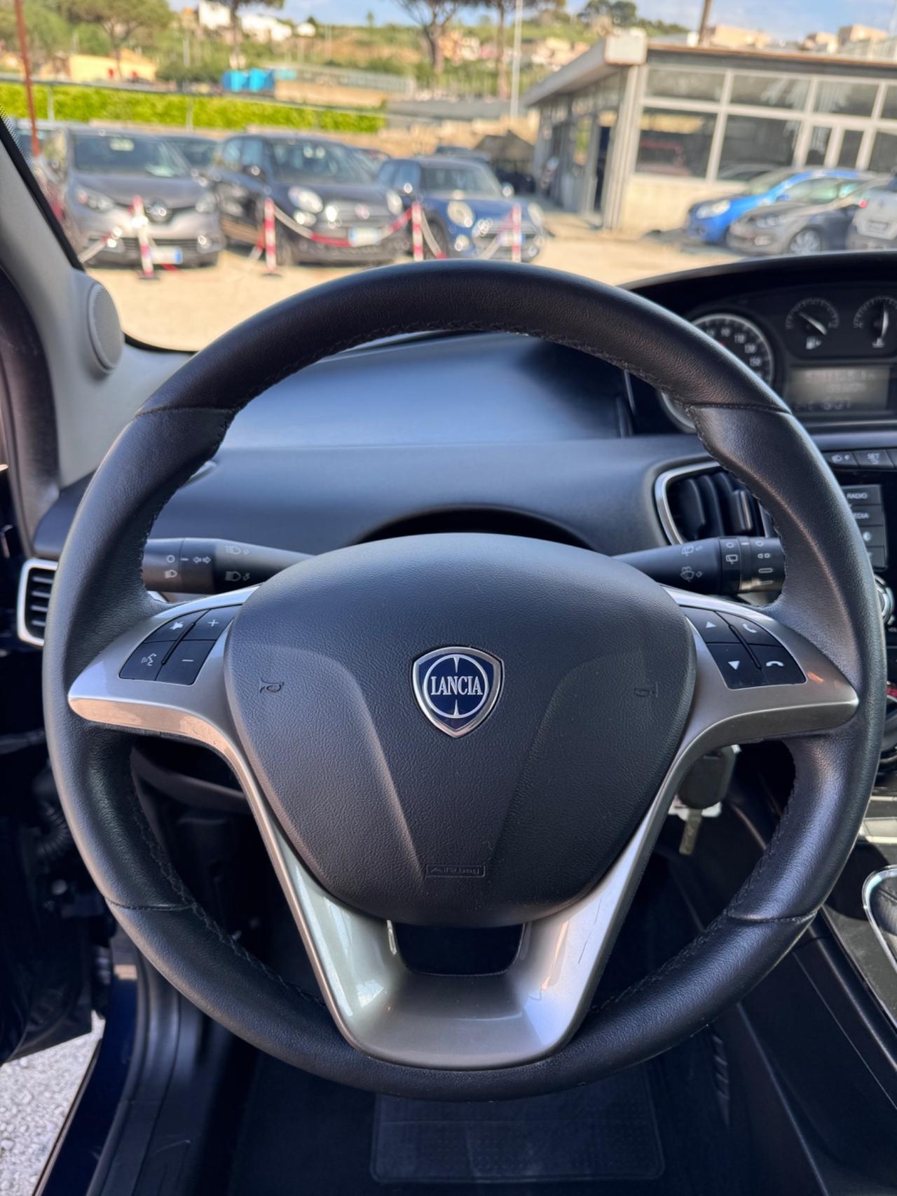 Lancia Ypsilon 1.2 69 CV 5 porte Gold