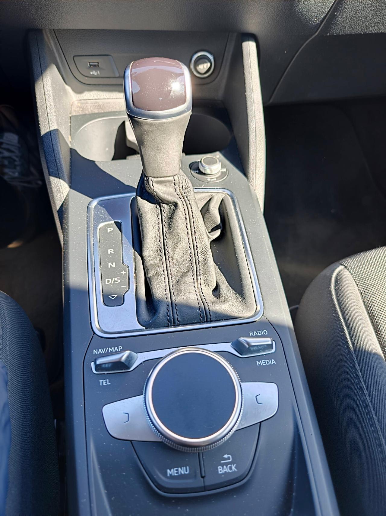 Audi Q2 35 TDI S tronic Business
