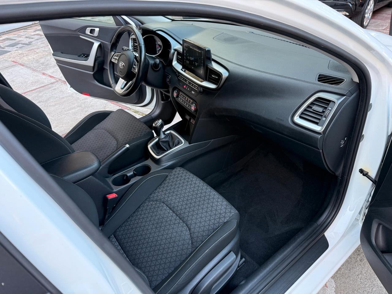 Kia Ceed 1.4 MPi GPL SW Business Class