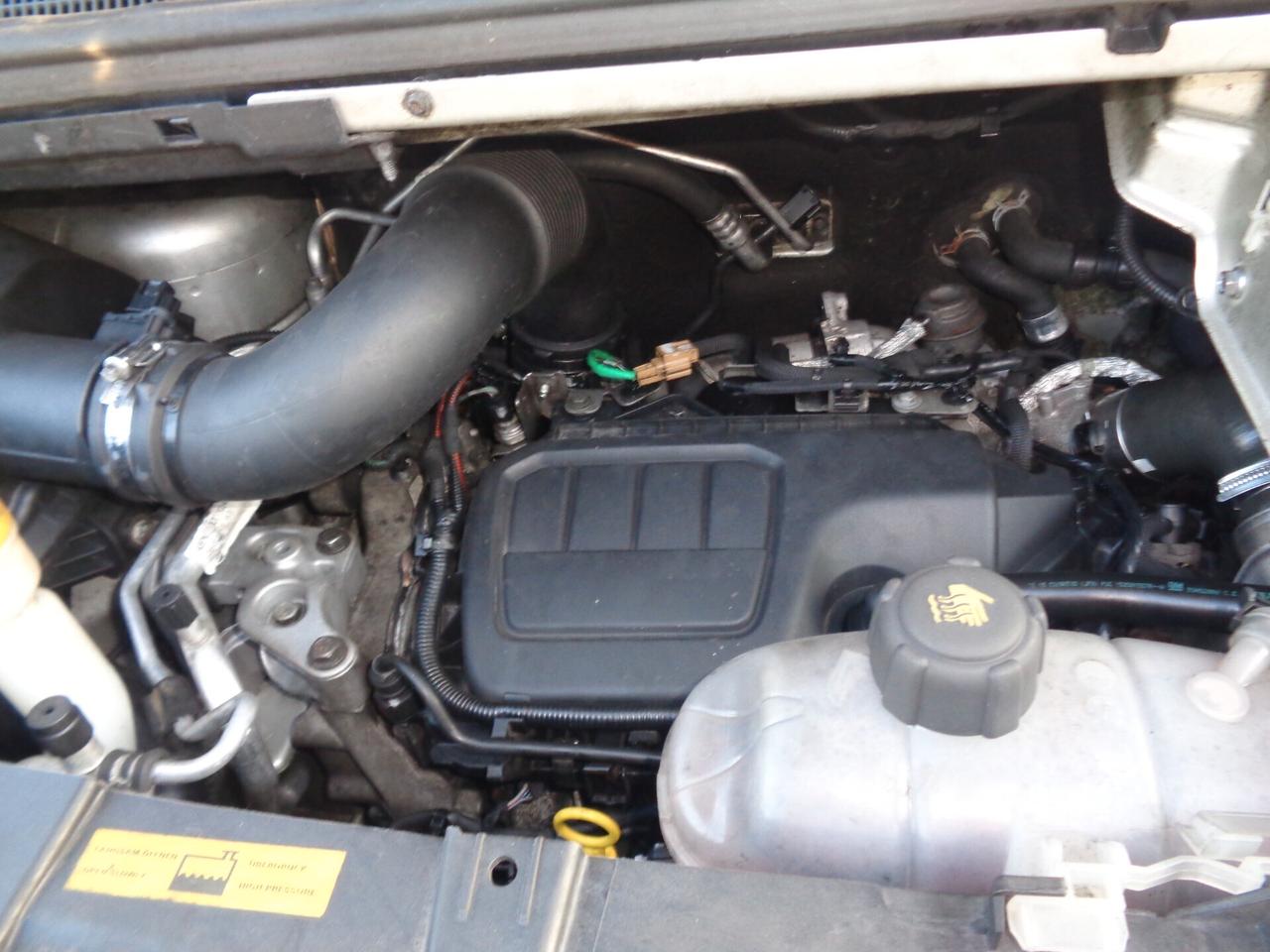 Vivaro 1.6 BiTurbo 145CV 9 posti full optionals