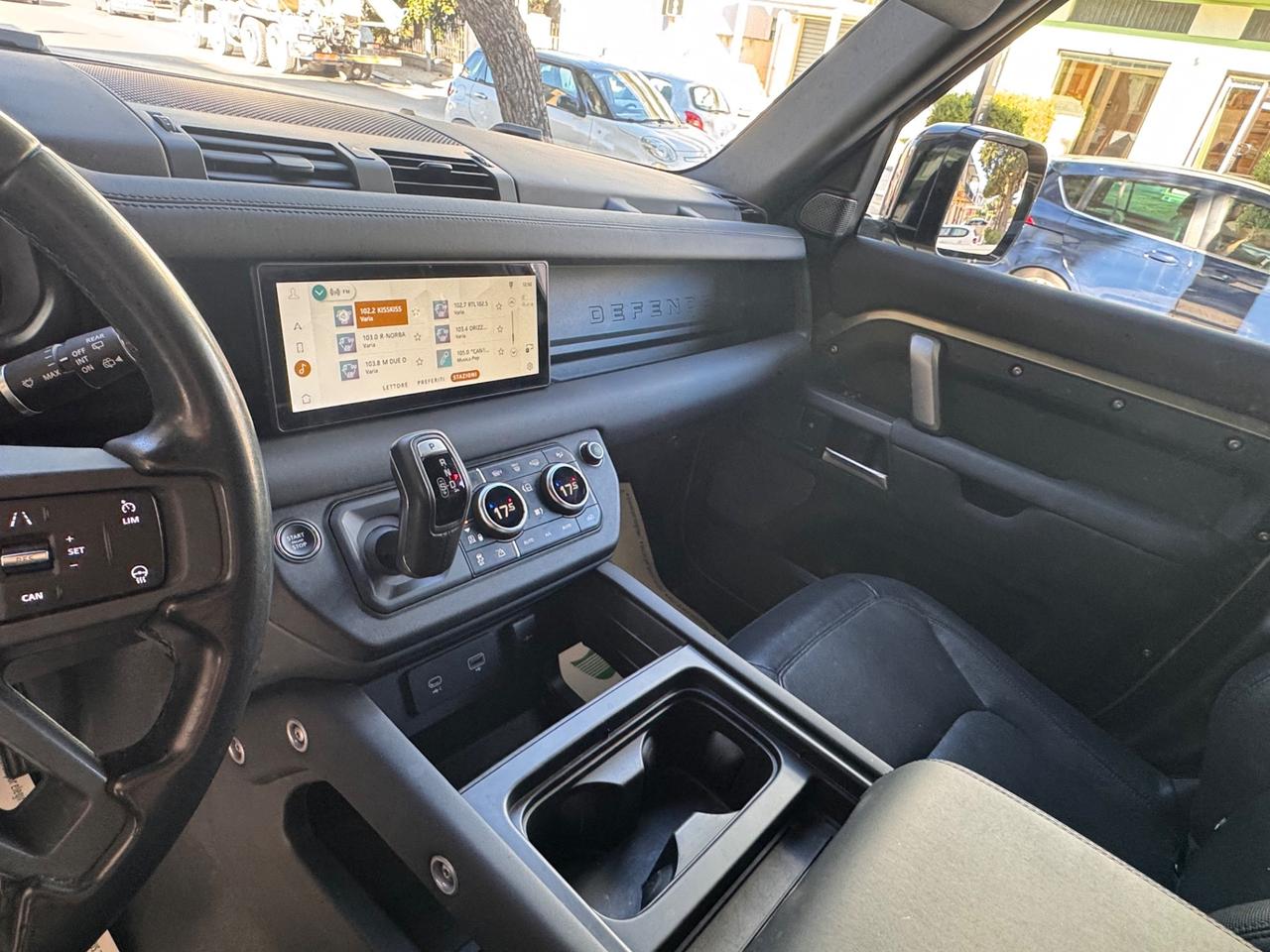 Land Rover Defender 110 3.0 I6 200 CV AWD Auto X-Dynamic HSE