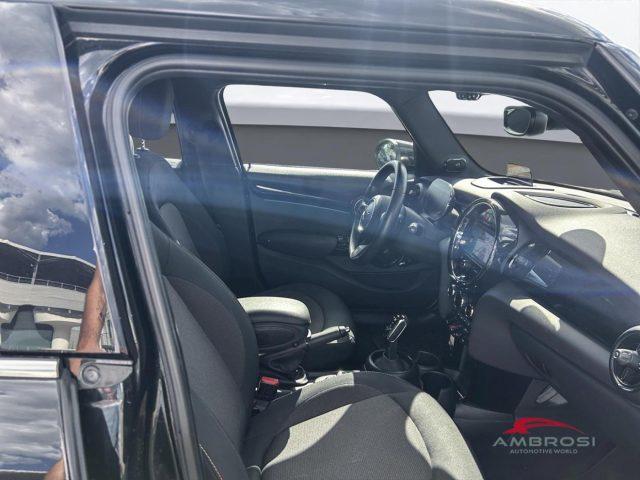 MINI Cooper 5 porte 1.5 Essential Auto