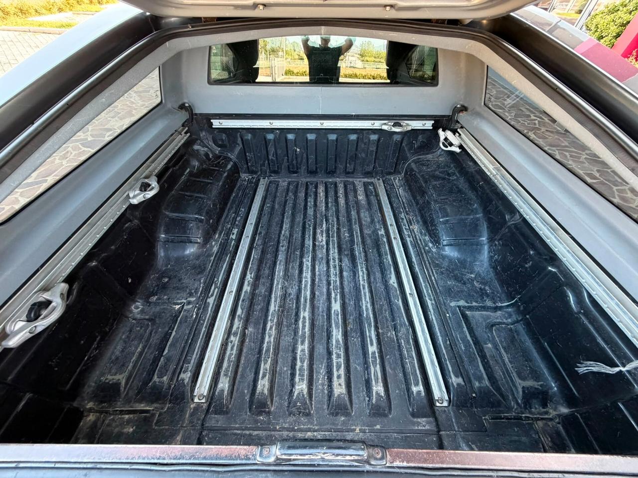 Nissan Navara 2.5 dCi 4 porte Double Cab - hard top