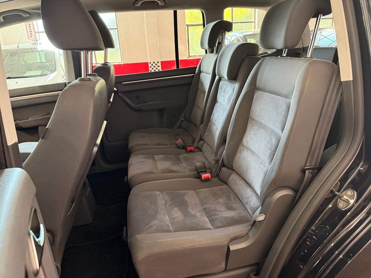 Volkswagen Touran 2.0 TDI 170 CV DSG - CINGHIA OK