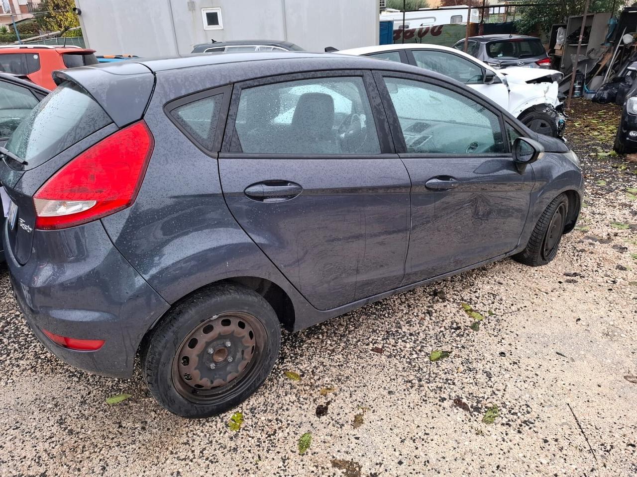 FORD FIESTA TITANIUM AUTOMATICA SINISTRATA