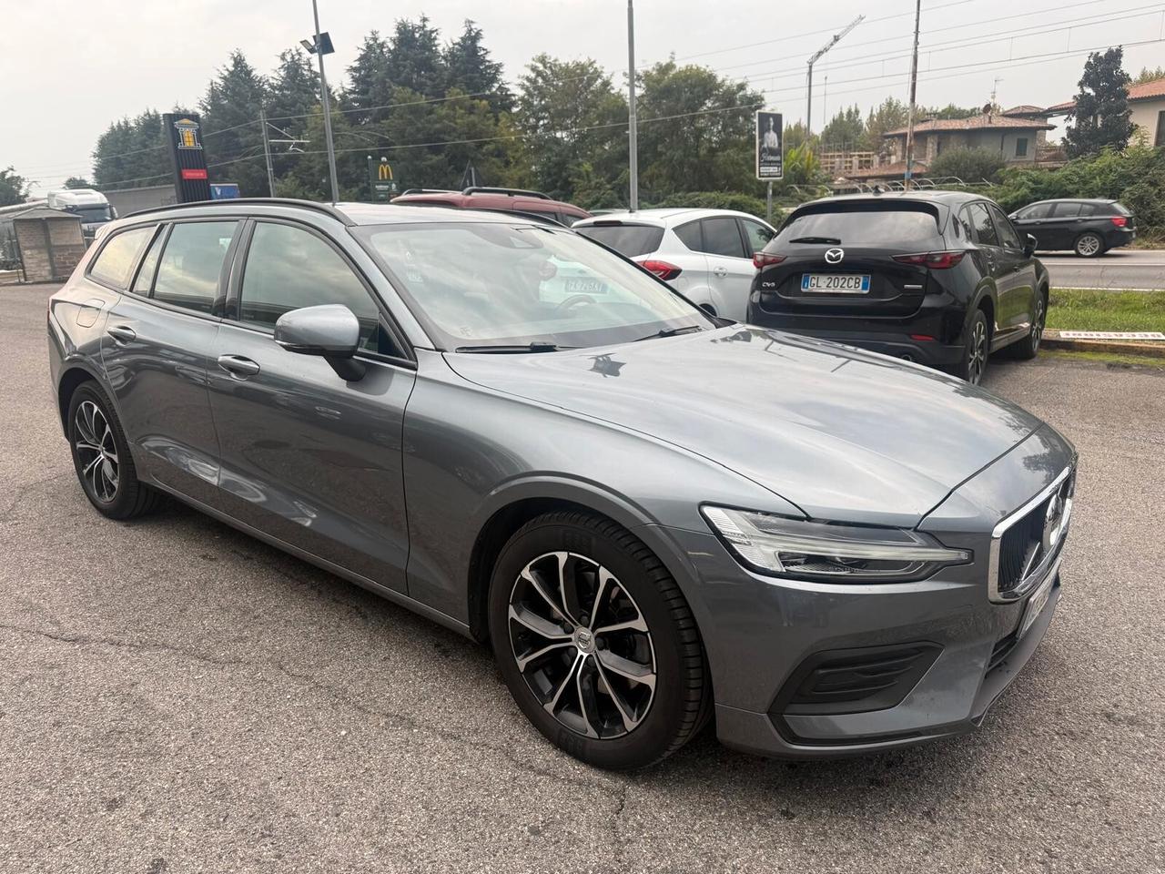 Volvo V60 B4 (d) Geartronic Momentum Business