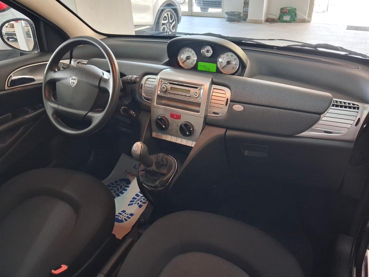 Lancia Ypsilon 1.3 MJT 75 CV Unyca