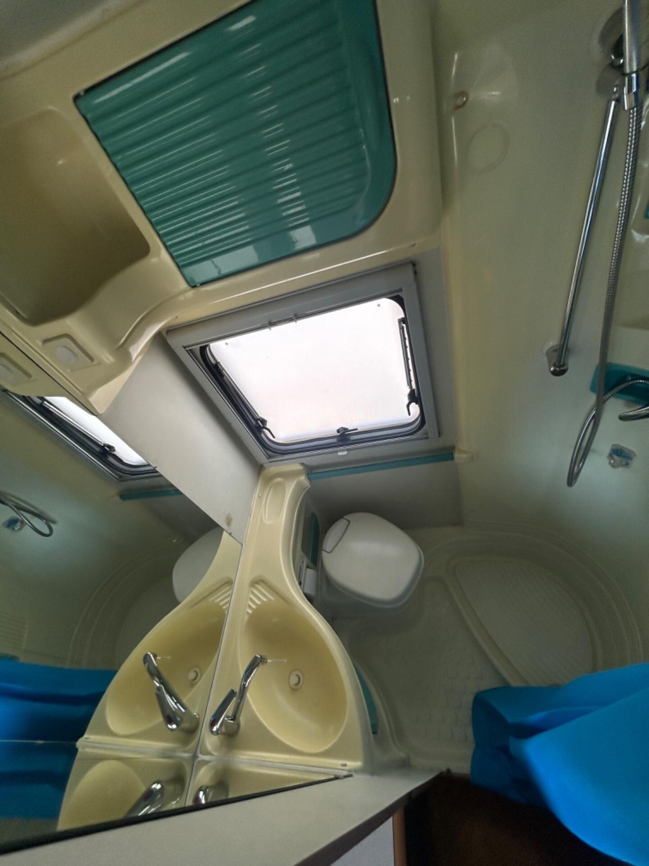 Camper mansardato 6 posti Mc louis