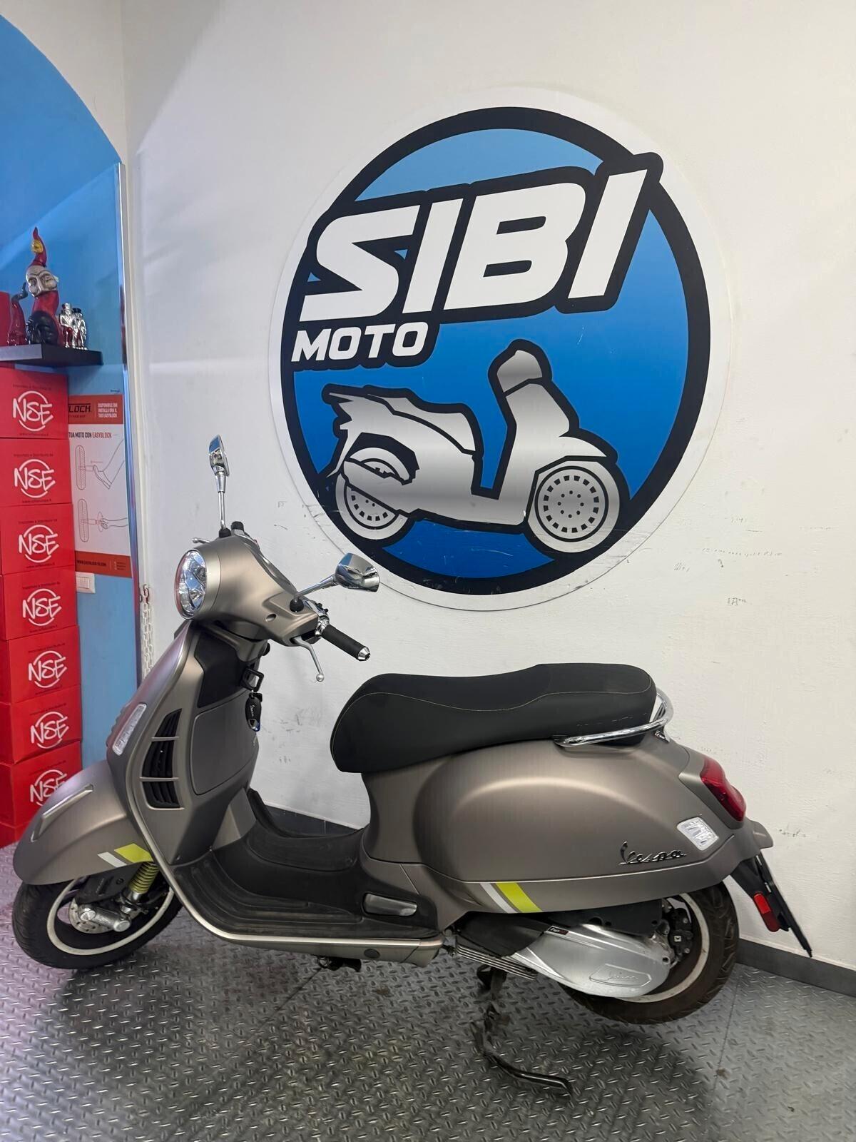 Piaggio Vespa 300 GTS