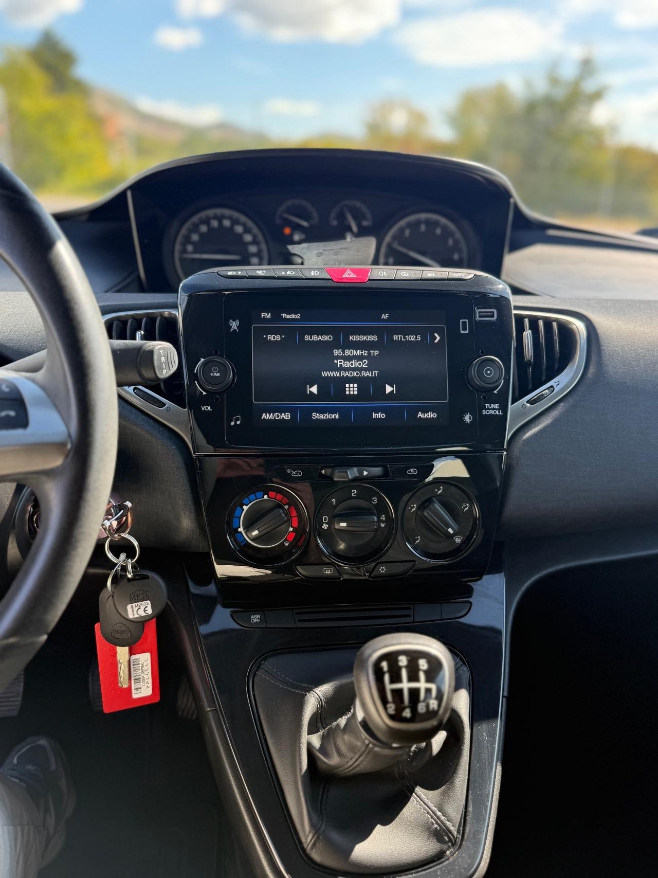 Lancia Ypsilon 1.0 5 porte Hybrid Gold