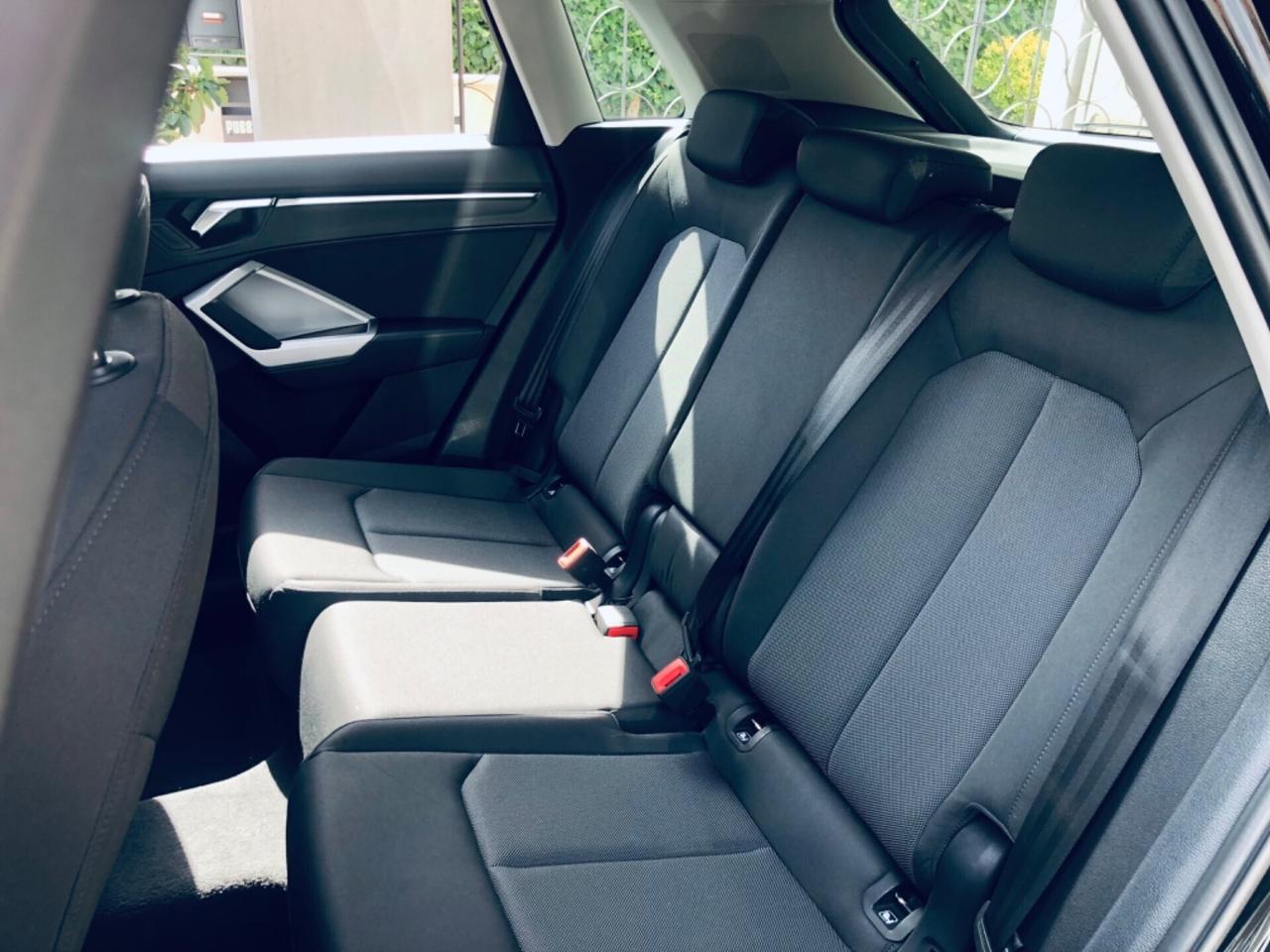 Audi Q3 35 TDI S tronic Business