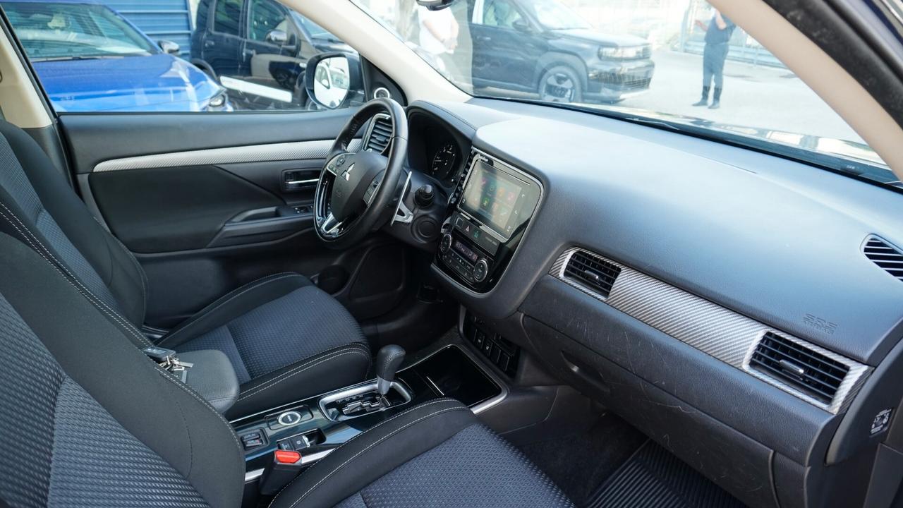 Mitsubishi Outlander 2.2 DI-D 4WD Intense