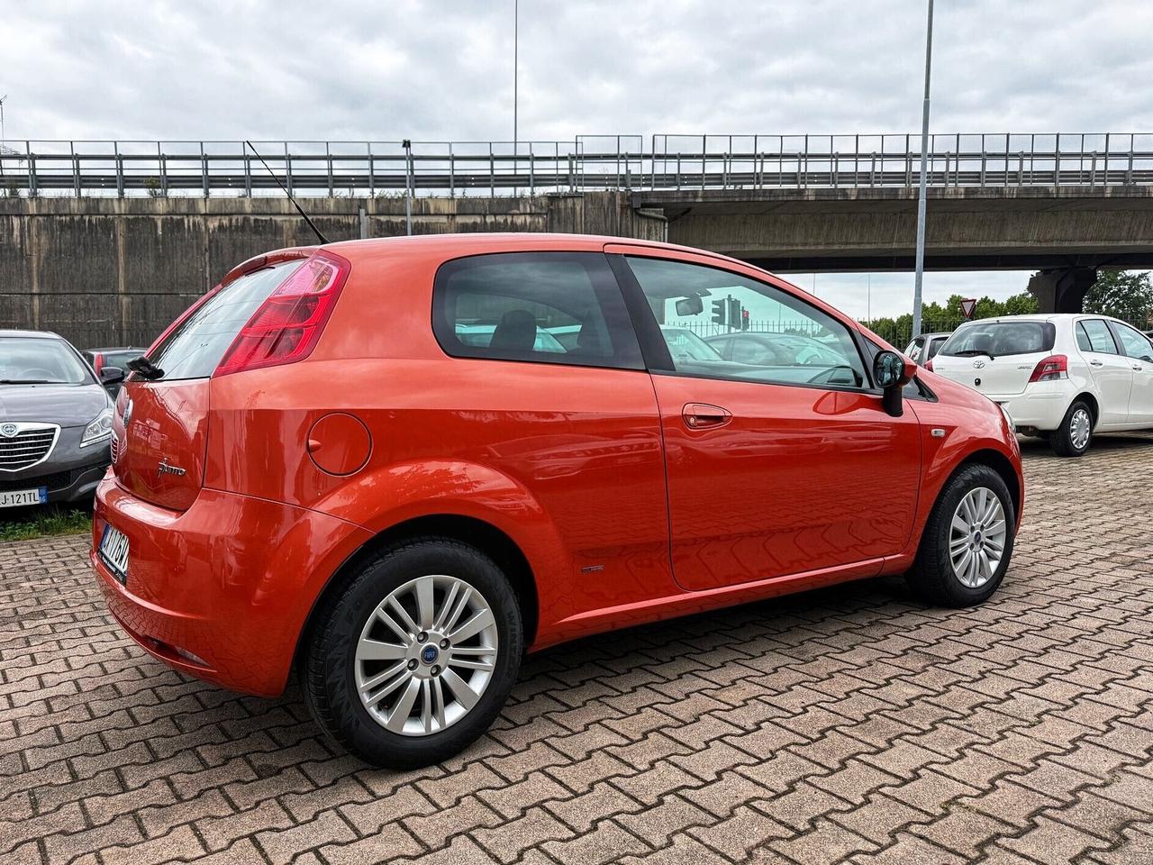 Fiat Grande Punto Grande Punto 1.3 MJT 90 CV 3 porte OK NEOPATENTATI