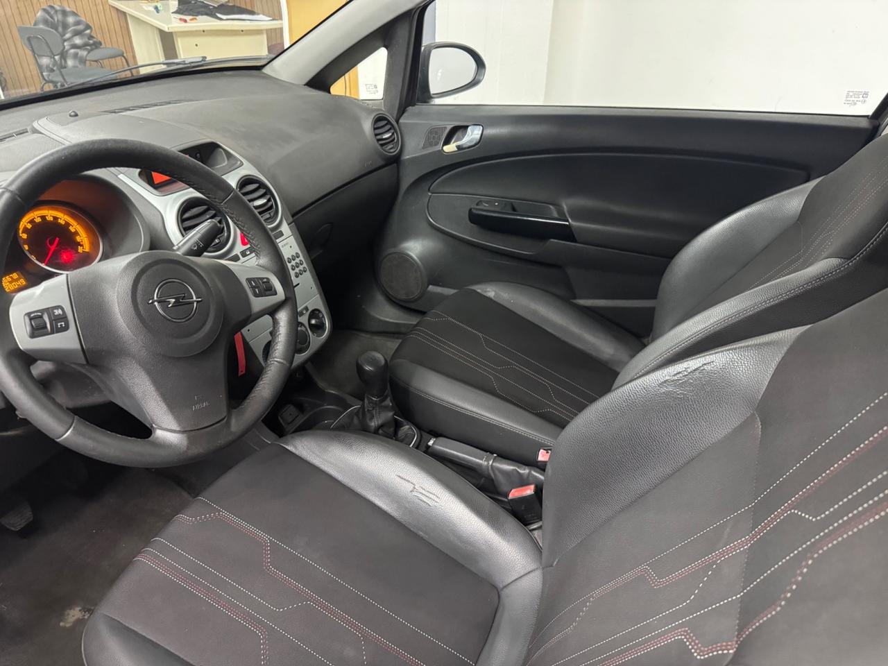 Opel Corsa 1.2 GPL-TECH - 2012