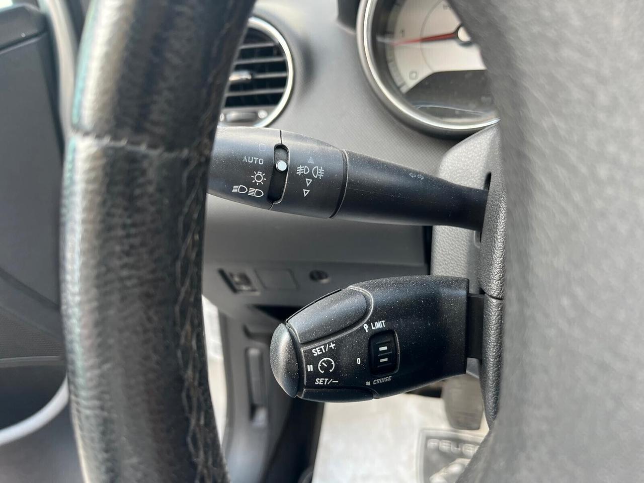 Peugeot 308 1.6 HDi 110CV 5p. Féline (6 Marce)